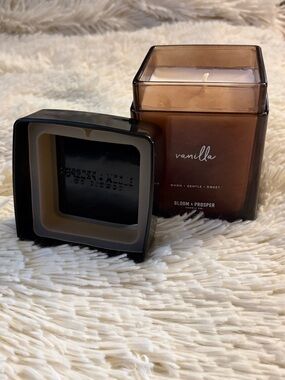 Vanilla Scented Candle in Amber Glass Jar - Bloom & Prosper